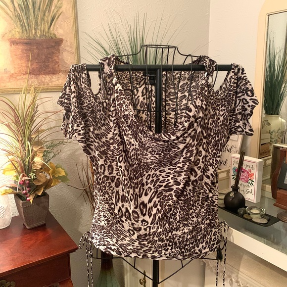 Isabella Rodriguez Top - Picture 1 of 7